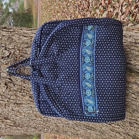 VERA BRADLEY. Paisley. Navy Blue. Floral. Garment Bag. Like New Condition! - Picture 15 of 16